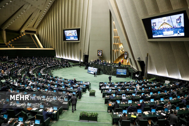 وزیر آموزش و پرورش به مجلس می‌رود