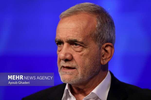 پزشکیان: ایران از استفاده صلح‌آمیز از انرژی هسته‌ای دست نمی‌کشد