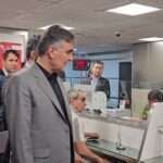 بازدید سرزده رئیس‌کل بانک مرکزی از برخی شعب بانکی/ تداوم روند خدمت رسانی بانکی به مردم