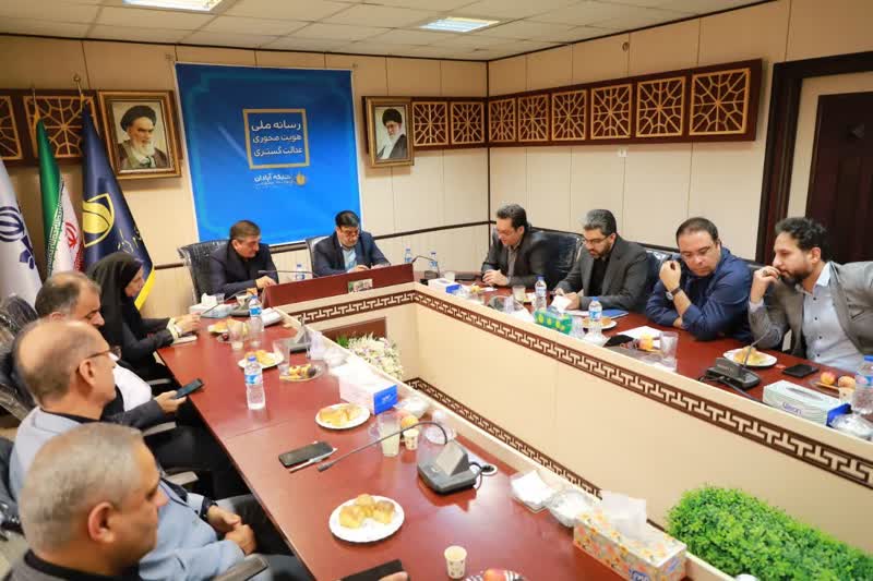 خانزادی: ما را نقد کنید؛ رضایی: رسانه باید گرهی از کار مردم باز کند