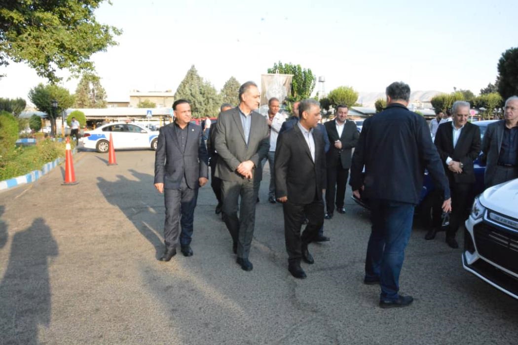 بازدید مدیرعامل بانك از شركت پارس خودرو برای حمایت از تولید داخلی