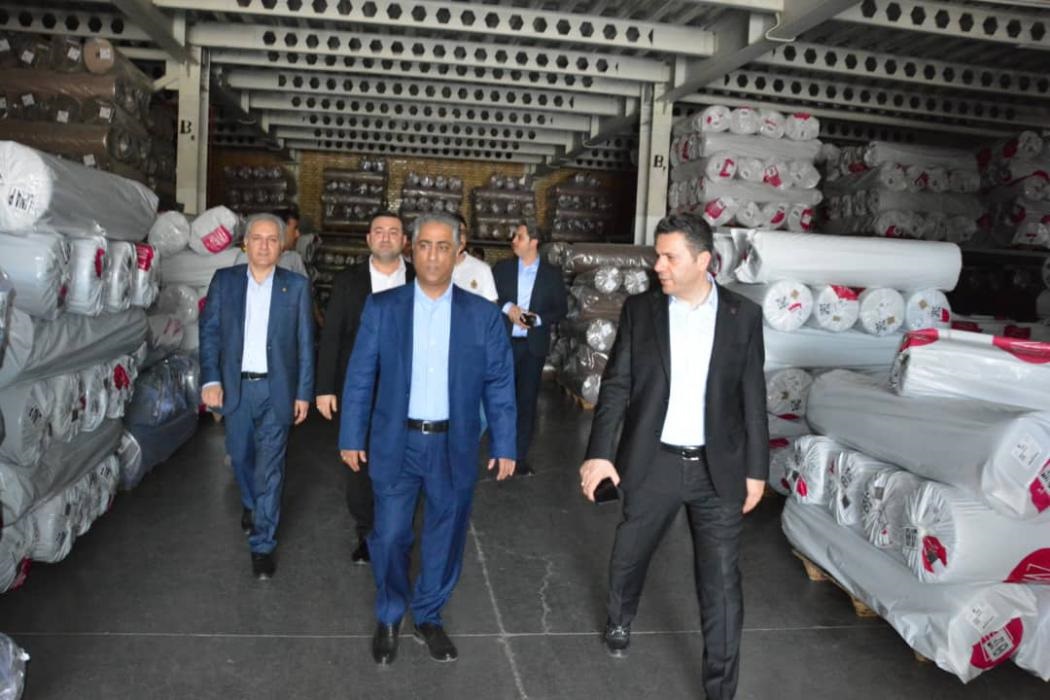 بازدید مدیرعامل بانك صنعت ومعدن از  صنعت پیشران نساجی كشور؛ حمایت از شركت دانش‌بنیان و صادركننده برتر در حوزه تولید پارچه‌های رومبلی و پرده‌ای