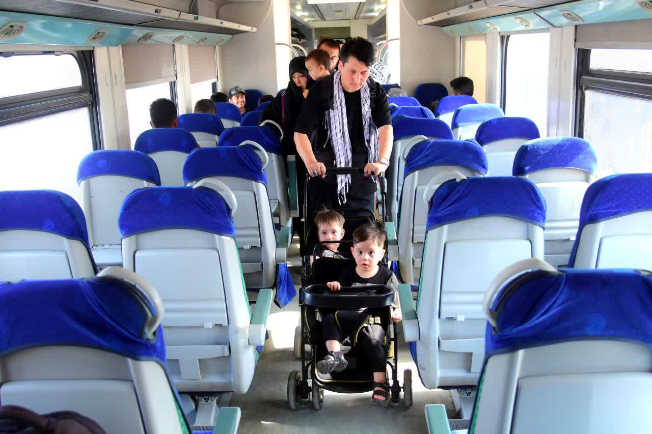 حرکت قطار ریل‌باس ویژه زائران اربعین