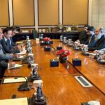 دیدار دبیر شورای‌عالی مناطق آزاد با وزیر تجارت پاکستان در جریان سفر رئیس‌جمهور به اسلام‌آباد