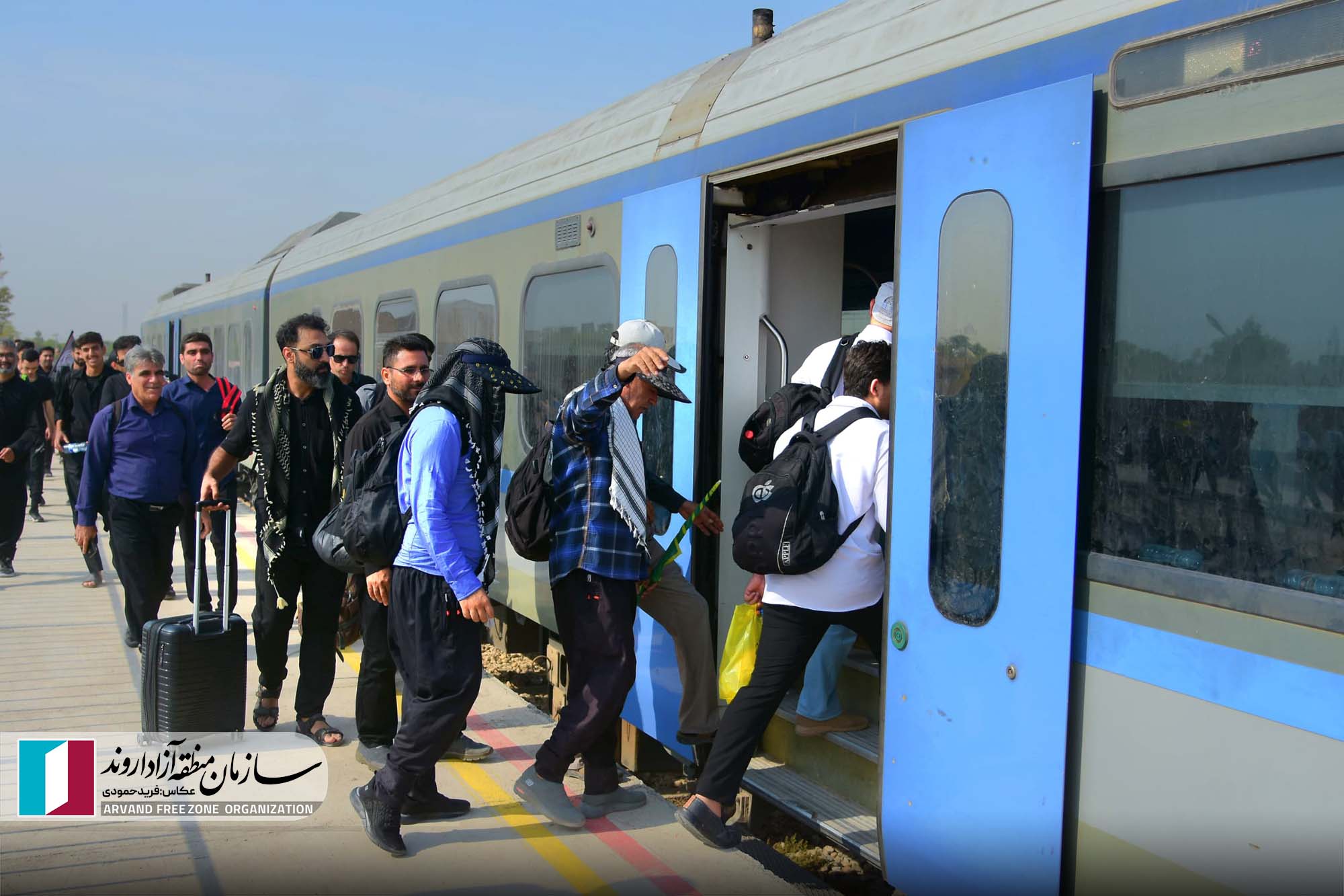 گزارش تصویری؛ خدمت‌رسانی به زائران با ریل‌باس در مرز شلمچه