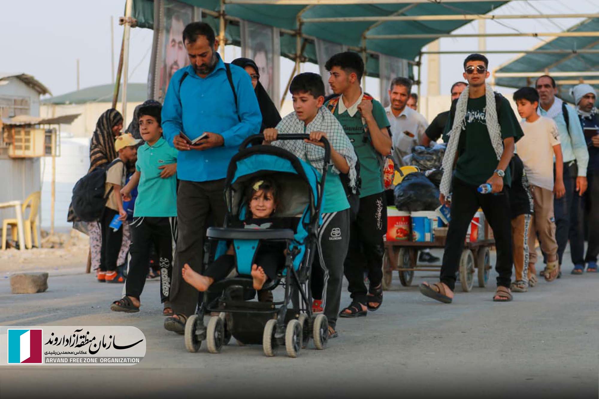 گزارش تصویری؛ گام‌های کوچک، اراده‌های بزرگ؛ حضور کودکان و نوجوانان در مسیر اربعین از مرز شلمچه