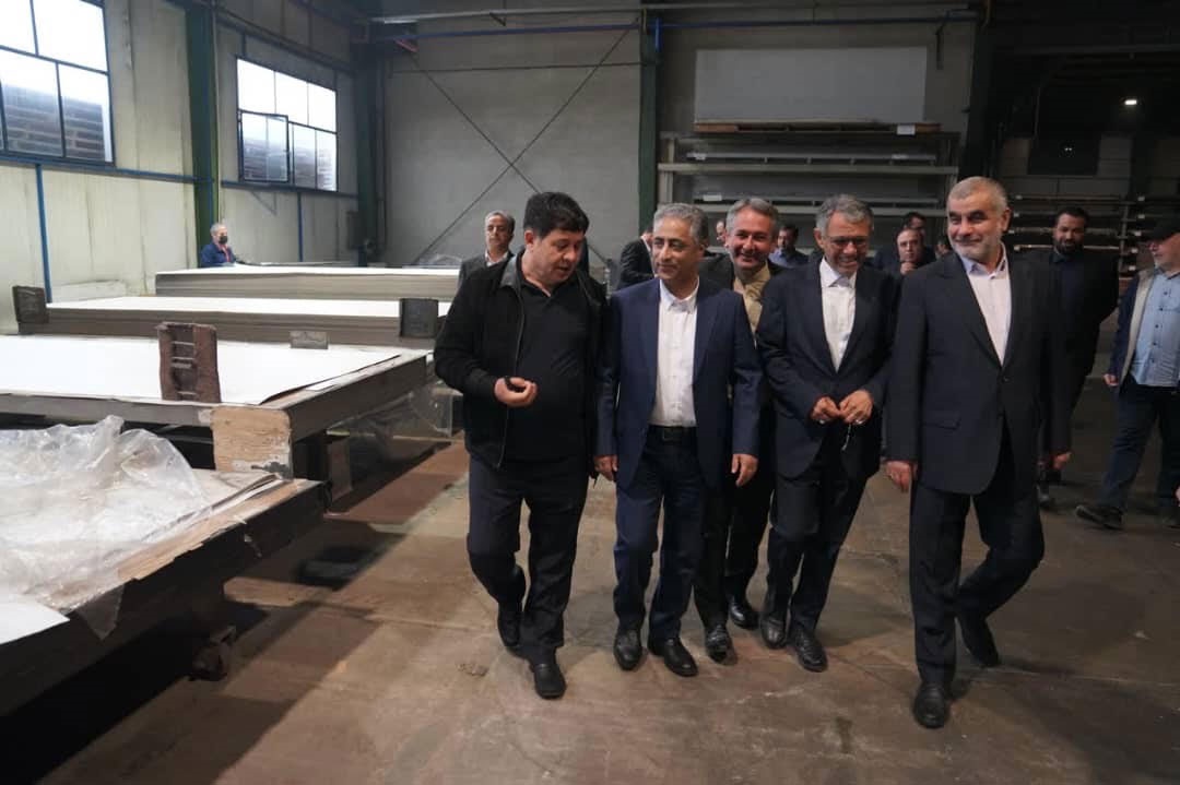 بازدید مشترك مدیرعامل بانك صنعت و معدن و نایب‌رئیس مجلس از چند واحد تولیدی و صنعتی اردبیل، نشانگر اهمیت ویژه این استان در اولویت‌های توسعه‌ای بانك بود.