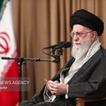 رهبر انقلاب: روحیه کار و تلاش را بر حالت «نه جنگ نه صلح» غلبه بدهیم