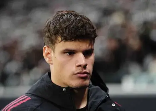 ضرب و شتم عجیب یک فوتبالیست با جمجمه شکسته!