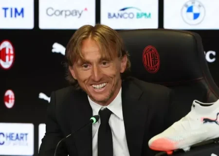 مودریچ برای همه ما آیفون خرید!