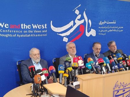 اسحاقی: نشانه‌های افول در پیشبرد تمدن غرب و نظام سلطه قابل مشاهده است