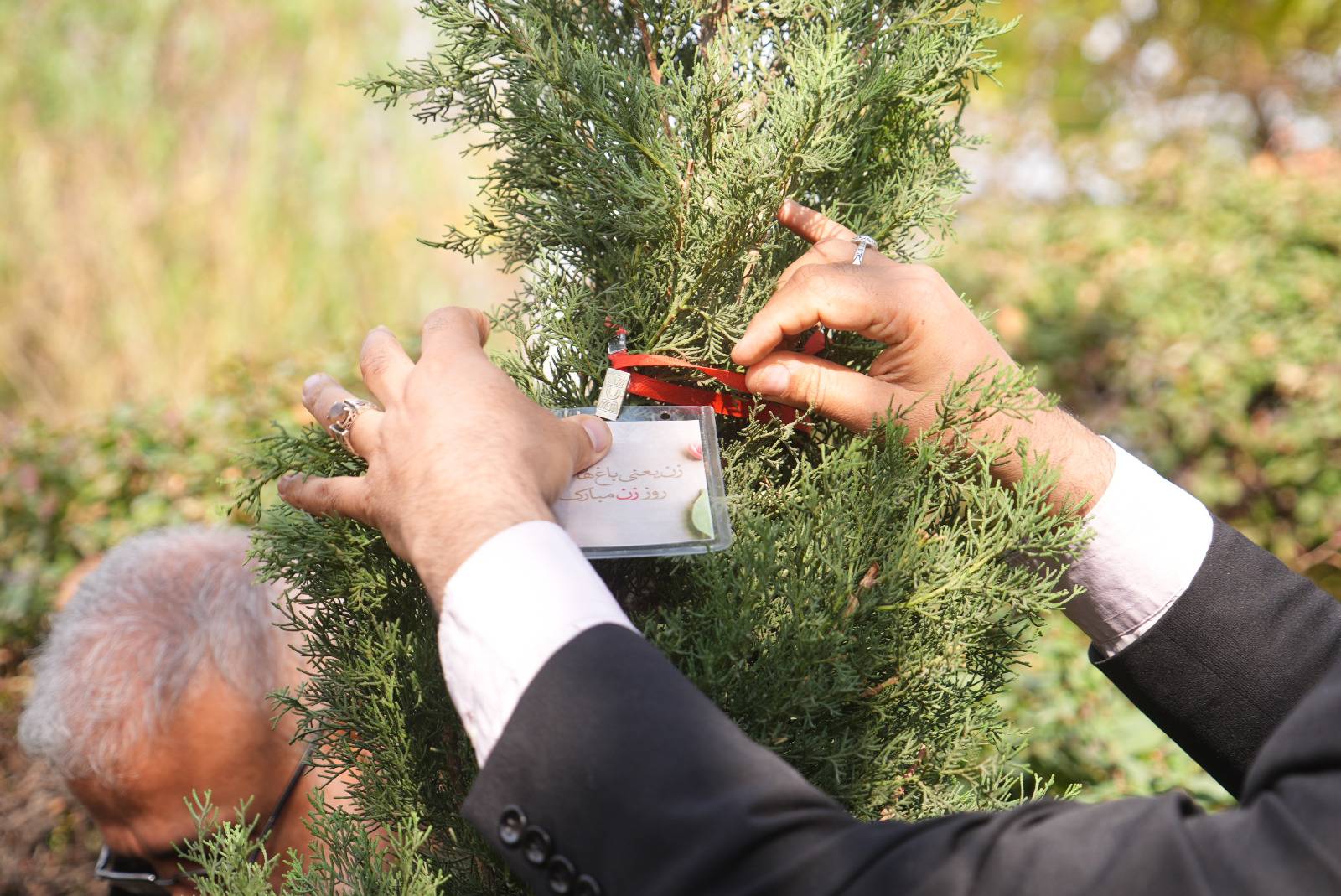 کاشت ۱۳۵ اصله درخت به مناسبت ولادت حضرت زهرا(س) در منطقه 9