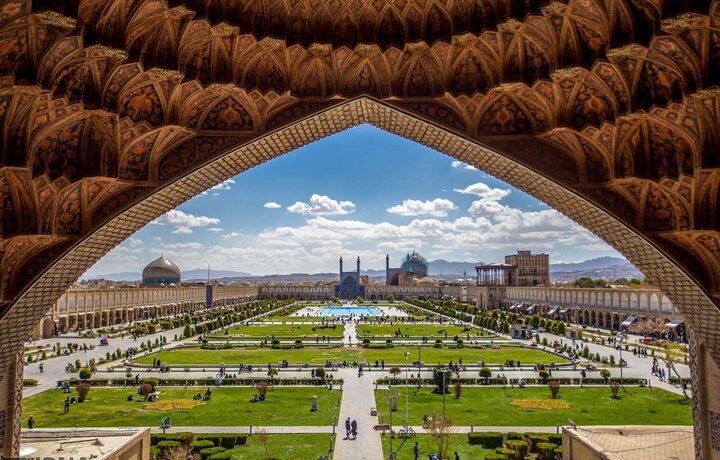 آغاز مرمت طبقه دوم میدان نقش جهان؛ تلاش مردم برای بهبود وضعیت دو برج