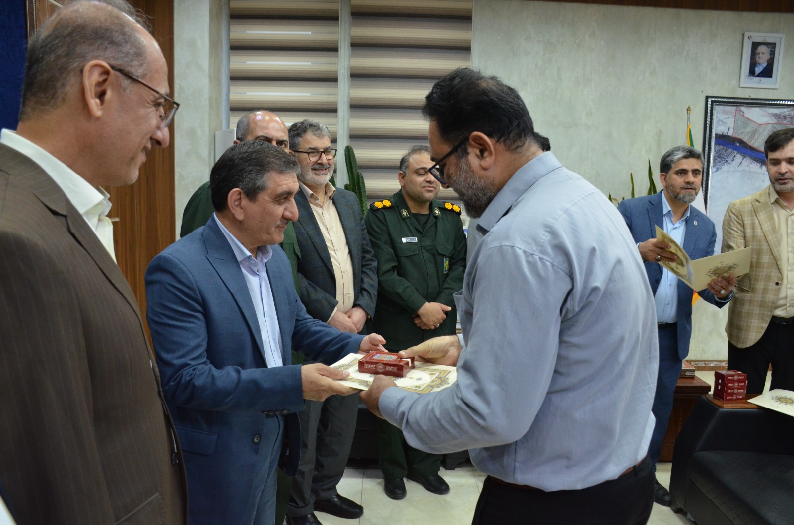 تکریم شماری از بسیجیان پایگاه شهدای اروند با حضور مدیرعامل