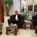 پرچم گنبد حرم امام علی(ع) به مدیرعامل مدیریت پسماند اهدا شد