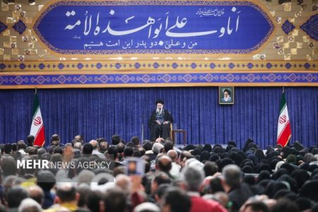 بازاری‌ها وفادارترین قشر به نظام هستند/ در مقابل دشمن کوتاه نمی‌آییم