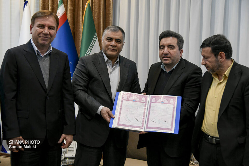 تحویل اسناد زمین‌های منطقه ویژه پارس به وزارت نفت