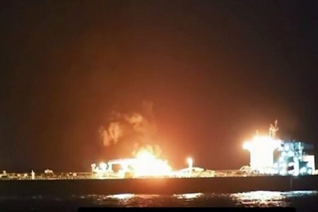 جزئیاتی از حمله موفقیت‌آمیز به یک کشتی انگلیسی توسط ارتش یمن+ فیلم