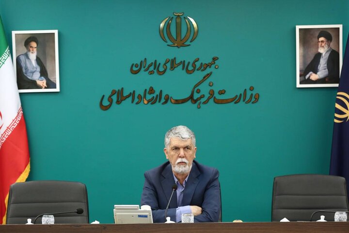 وزیر ارشاد: تئاتر تعطیل شدنی نیست؛ دبیرخانه فیلم فجر نیاز به مکان داشت