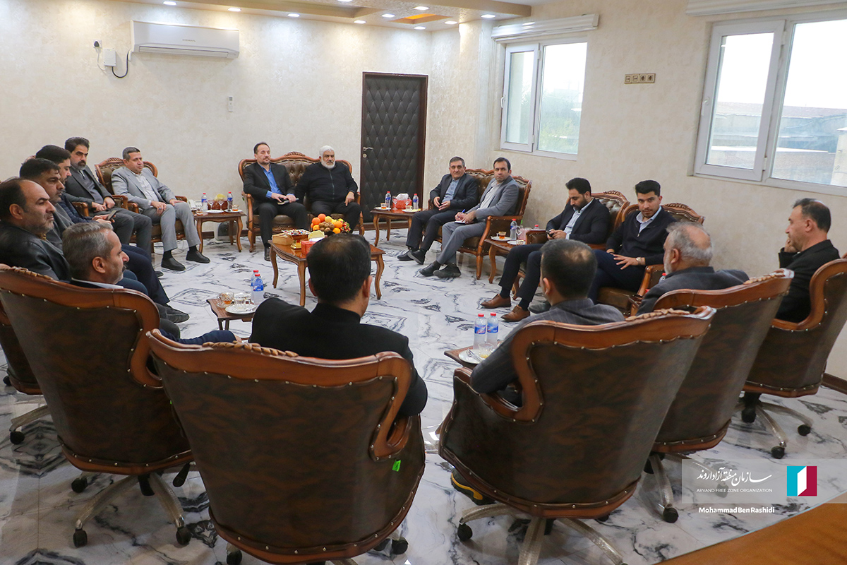 گزارش تصویری؛ نشست هم‌اندیشی صنعتگران و فعالان اقتصادی آبادان با مدیرعامل منطقه آزاد اروند